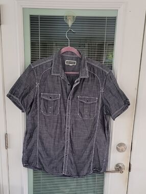Men's Short-Sleeve Button-Up Shirt in Charcoal with Contrast Stitching Sz XL